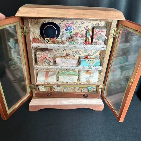 vintage miniature linen closet - Picture 2 of 7